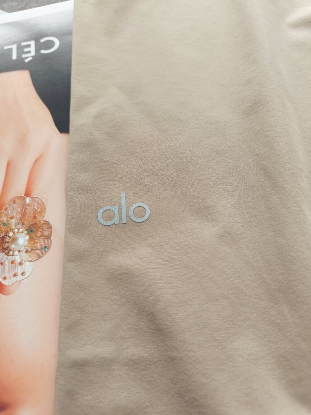 Alo Yoga Gravel Color Suit Up Trouser NWT (Regular) 30" Inseam - Quiet Luxury💖 - Picture 4 of 8